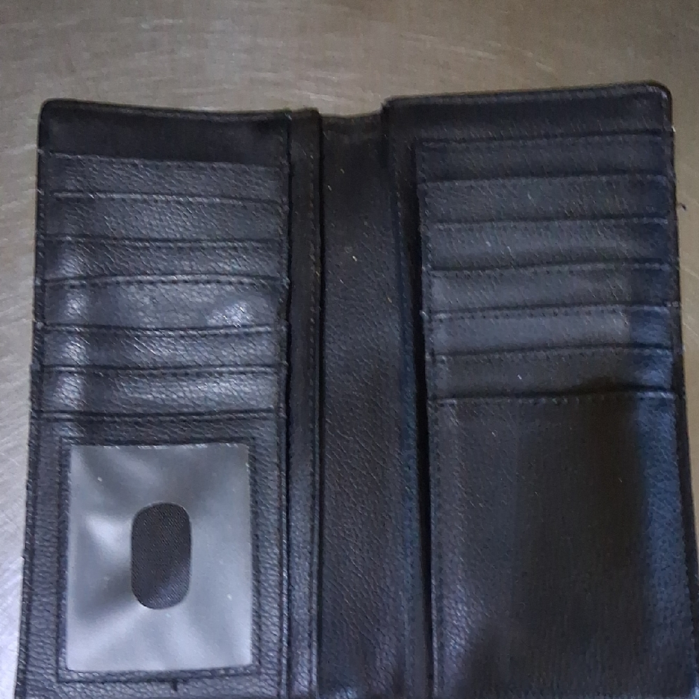 Black Crocodile Pattern Wallet With Silver Accent - image 4